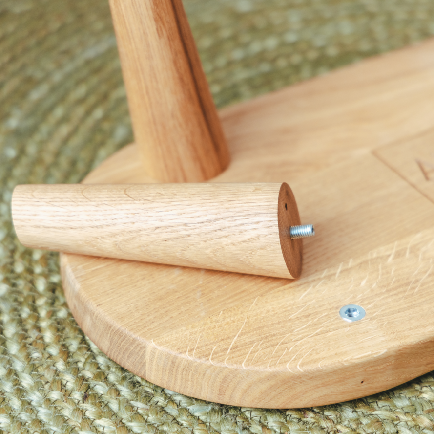 Puinen ruokakuppiteline L-kokoisille kulhoille