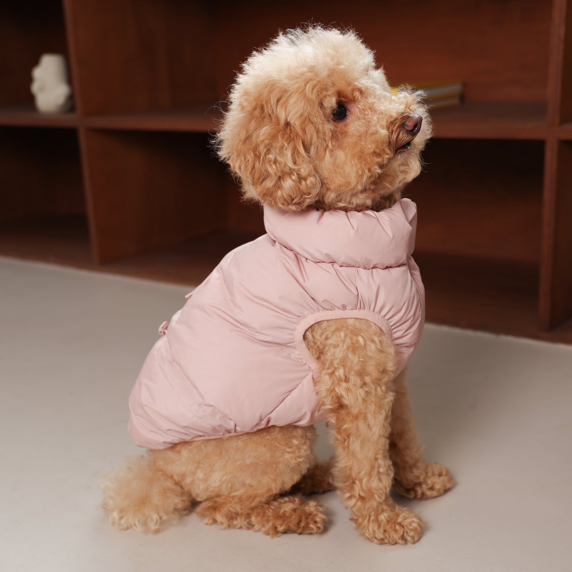 Vaaleanpunainen pufferi koiralle