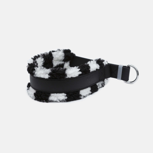 Musta koiran kaulapanta